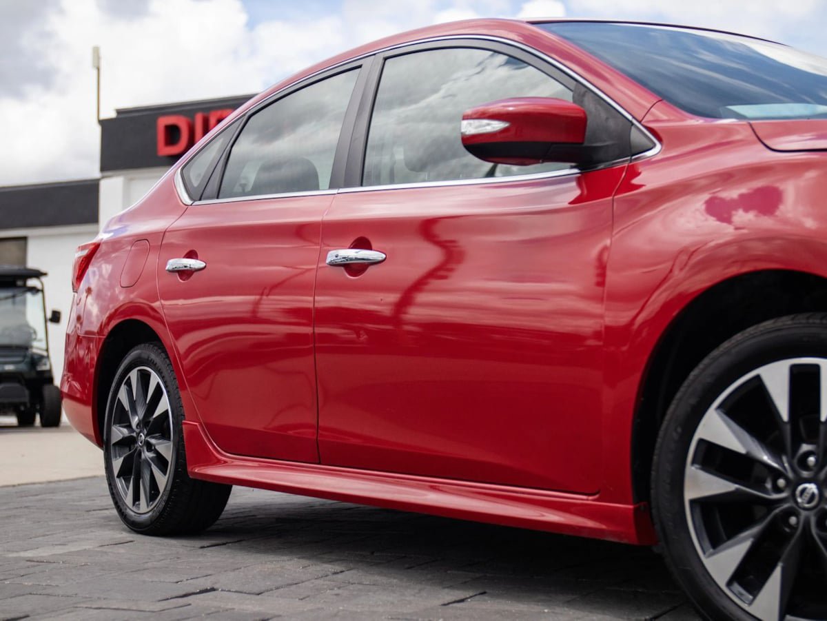 Used 2019 Nissan Sentra SR FWD image 2