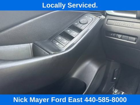 Used 2024 Nissan Rogue S FWD image 31