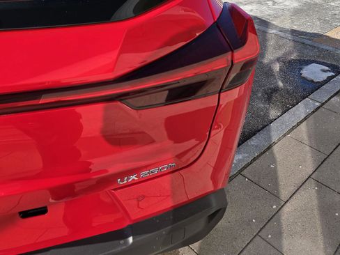 Used 2022 Lexus UX 250h w/ Premium Package image 13