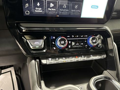 Used 2025 GMC Sierra 2500 AT4 image 17