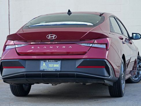 Used 2024 Hyundai Elantra SEL FWD image 4