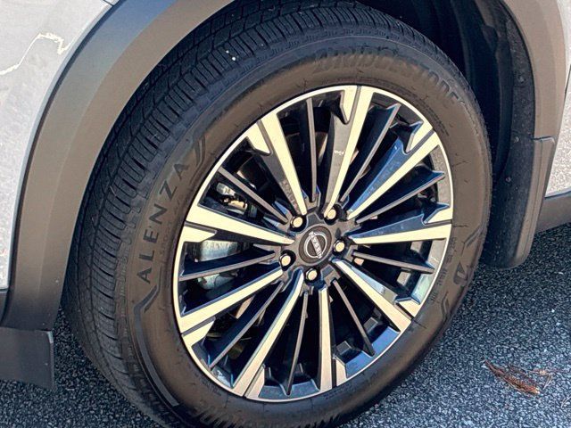 Used 2026 Nissan Pathfinder Platinum FWD image 11