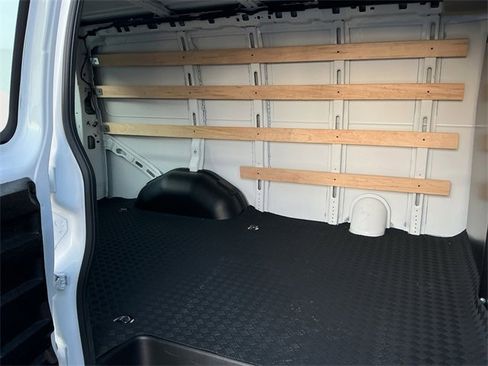 Used 2023 GMC Savana 2500 image 12