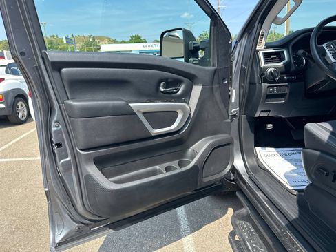 Used 2021 Nissan Titan SV w/ SV Convenience Package AWD/4WD image 20