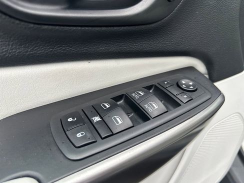 Used 2021 Jeep Cherokee Limited w/ Elite Package AWD/4WD image 20
