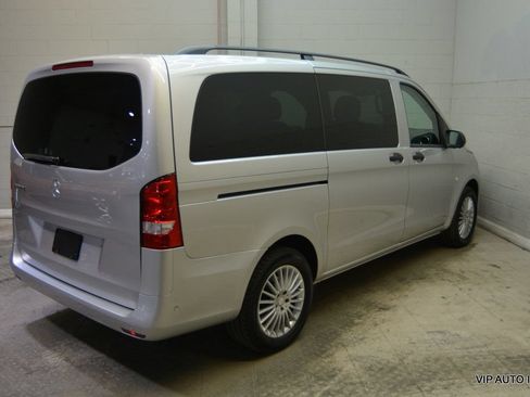 Used 2017 Mercedes-Benz Metris Passenger image 5