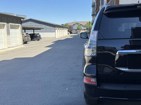 Used 2014 Lexus GX 460 w/ Premium Package AWD/4WD image 4