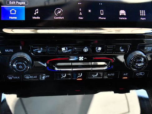 Used 2023 Jeep Grand Cherokee Trailhawk w/ Advanced Protech Group II AWD/4WD image 34