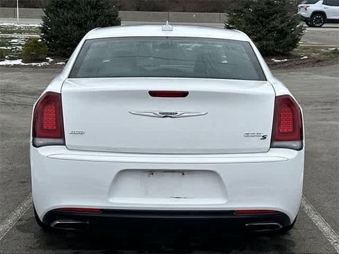 Used 2016 Chrysler 300 S image 4
