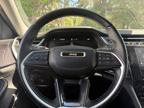 Used 2021 Jeep Grand Cherokee L Laredo w/ Luxury Tech Group I AWD/4WD image 21