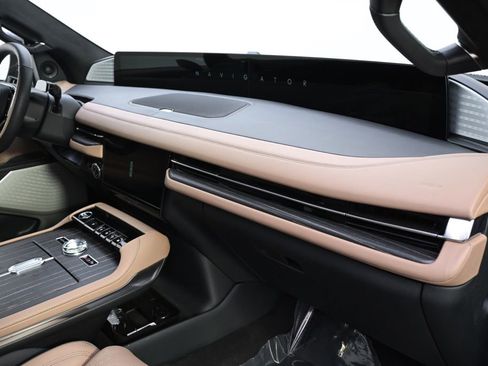New 2026 Lincoln Navigator Black Label AWD/4WD image 15