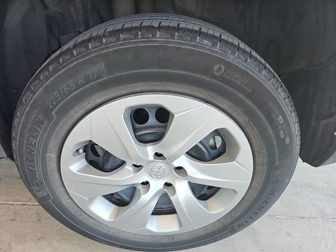 Used 2022 Toyota RAV4 LE FWD image 11
