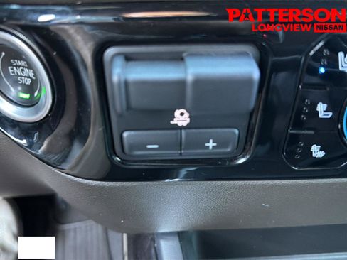 Used 2023 Chevrolet Silverado 1500 LTZ AWD/4WD image 12