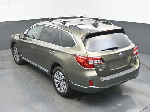 Used 2017 Subaru Outback 3.6R Touring AWD/4WD image 31