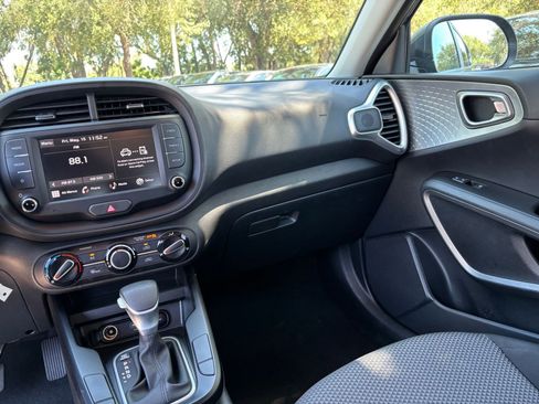 Used 2025 Kia Soul LX w/ LX Technology Package FWD image 33