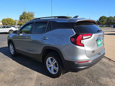Used 2024 GMC Terrain SLE w/ Driver Convenience Package image 7