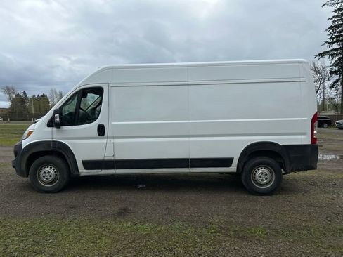 Used 2024 RAM ProMaster 2500 w/ Convenience Group FWD image 4