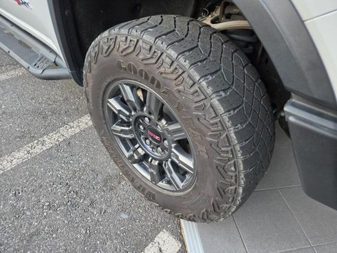 Used 2024 GMC Sierra 1500 AT4X image 5