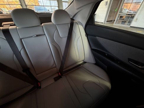 Used 2025 Hyundai Elantra Limited image 43