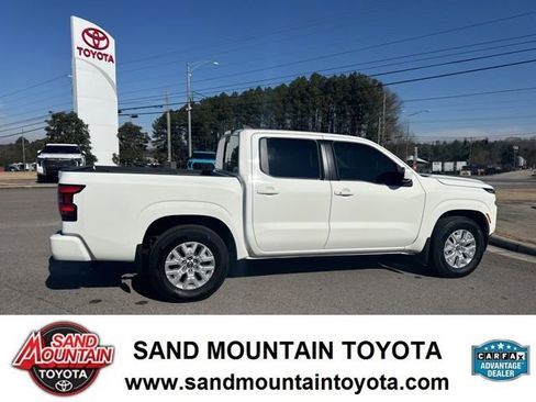 Used 2024 Nissan Frontier SV w/ SV Convenience Package image 2