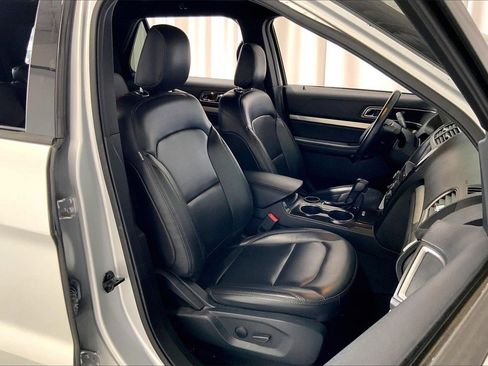 Used 2019 Ford Explorer XLT w/ Equipment Group 202A image 16