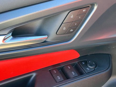 New 2025 Chevrolet Equinox EV RS w/ Convenience Package II FWD image 18