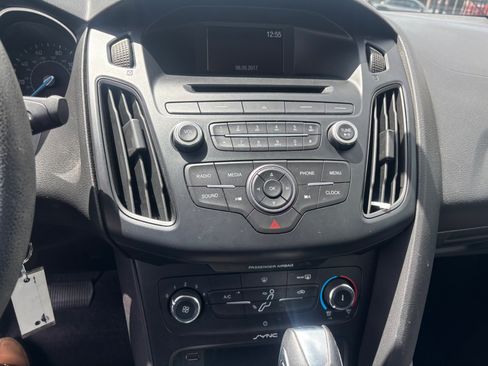 Used 2015 Ford Focus SE FWD image 11