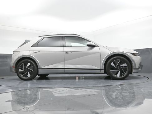 Used 2025 Hyundai Ioniq 5 Limited image 34