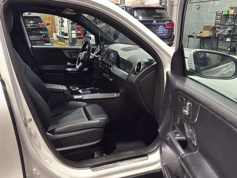 Used 2021 Mercedes-Benz GLB 250 4MATIC image 24