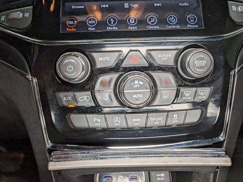 Used 2019 Jeep Grand Cherokee Trailhawk image 33