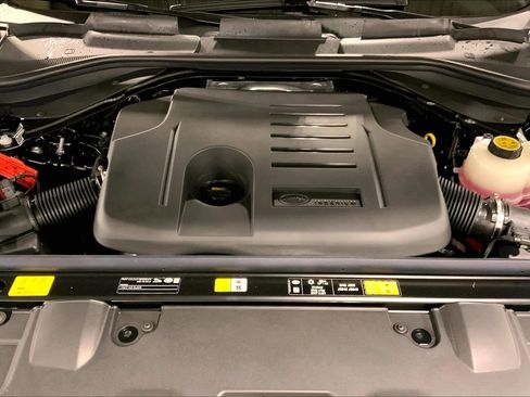 New 2026 Land Rover Range Rover SE image 16