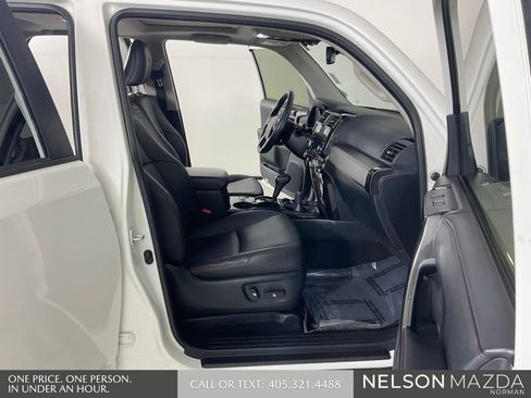 Used 2020 Toyota 4Runner Venture w/ Moonroof Package AWD/4WD image 15