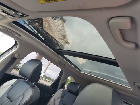 Used 2025 Kia Sorento S w/ Panoramic Sunroof Package FWD image 10