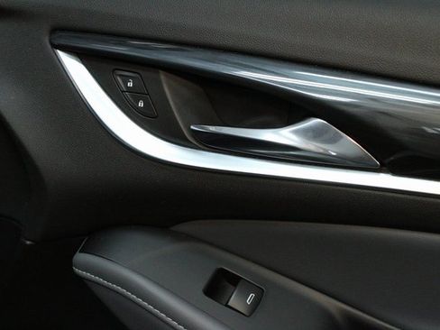 Used 2019 Buick Enclave Essence image 9