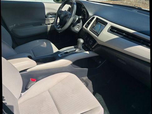 Used 2016 Honda HR-V LX image 5
