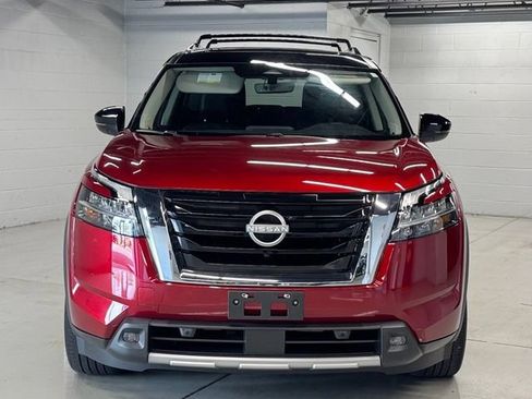 Used 2024 Nissan Pathfinder SL w/ SL Premium Package AWD/4WD image 8