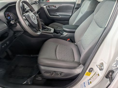 Used 2021 Toyota RAV4 XLE AWD/4WD image 11
