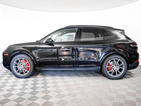 New 2026 Porsche Cayenne S image 2