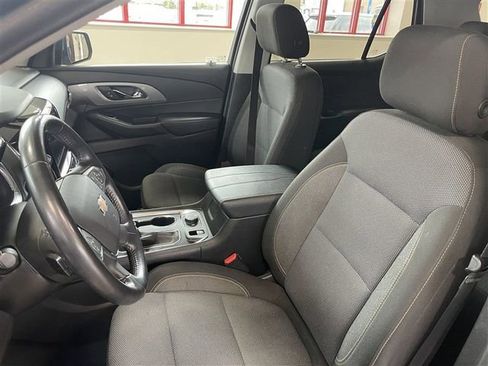 Used 2021 Chevrolet Traverse LT image 23