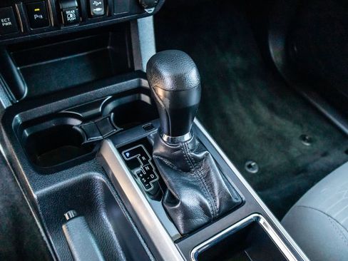Used 2019 Toyota Tacoma SR5 w/ Exterior Package RWD image 24