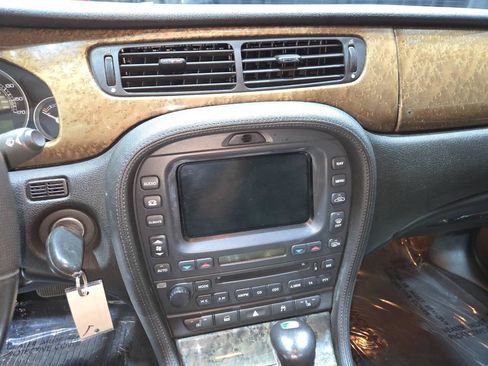 Used 2005 Jaguar S-TYPE R RWD image 74