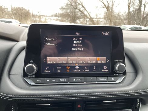 Used 2022 Nissan Rogue SV image 17