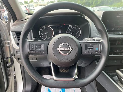 Used 2023 Nissan Rogue SV image 15