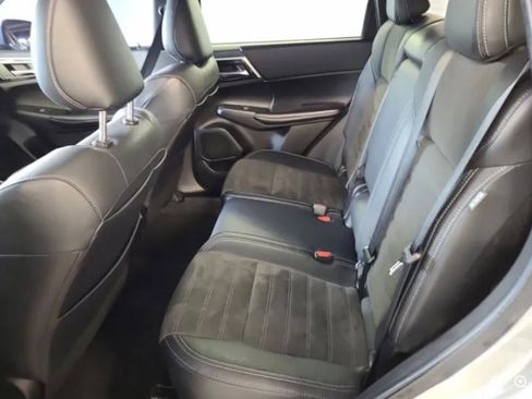Used 2022 Mitsubishi Outlander SE AWD/4WD image 11