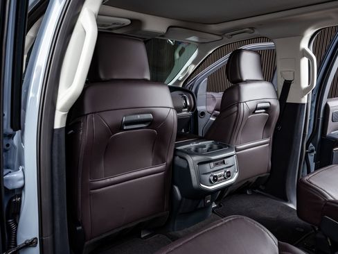 Used 2025 Ford Expedition Platinum w/ Platinum Ultimate Package image 33