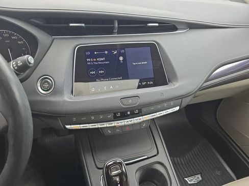 Used 2021 Cadillac XT4 Luxury w/ Cold Weather Package image 23