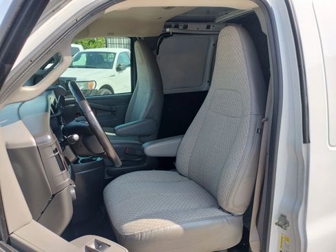 Used 2019 Chevrolet Express 3500 Extended w/ Driver Convenience Package image 31