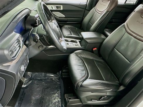 Used 2020 Ford Explorer Platinum w/ Premium Technology Package image 9