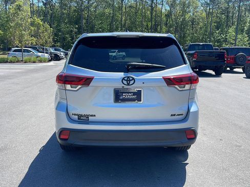 Used 2019 Toyota Highlander SE AWD/4WD image 6