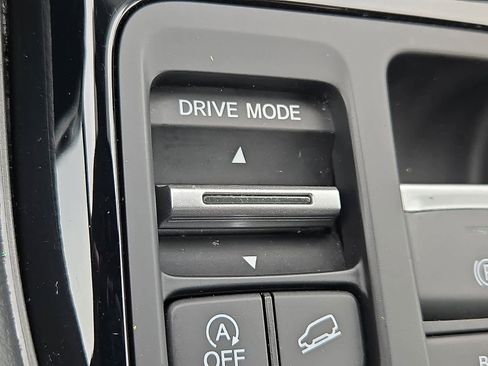Used 2025 Honda Pilot TrailSport image 25